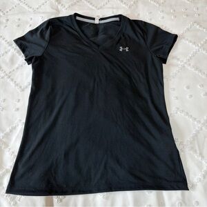 Under Armour Women’s T-shirt Medium Adult Black Tech Heat gear Loose V Neck Tee